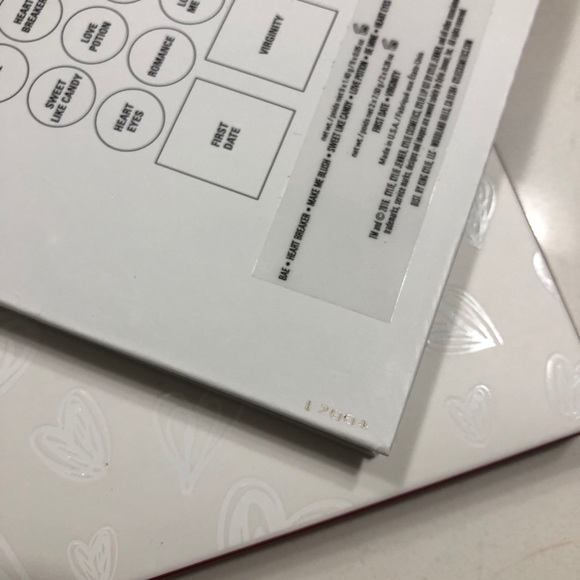 🆕 Kylie’s diary book palette - Picture 2 of 7